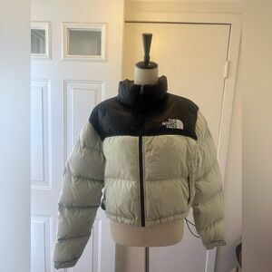 The North Face Nuptse Cropped Down Puffer Jacket - Light Green - L